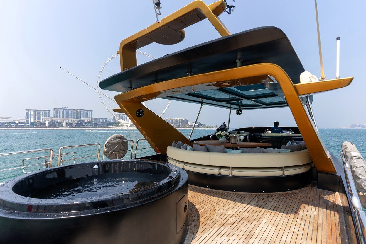 View 5: Azimut Anna