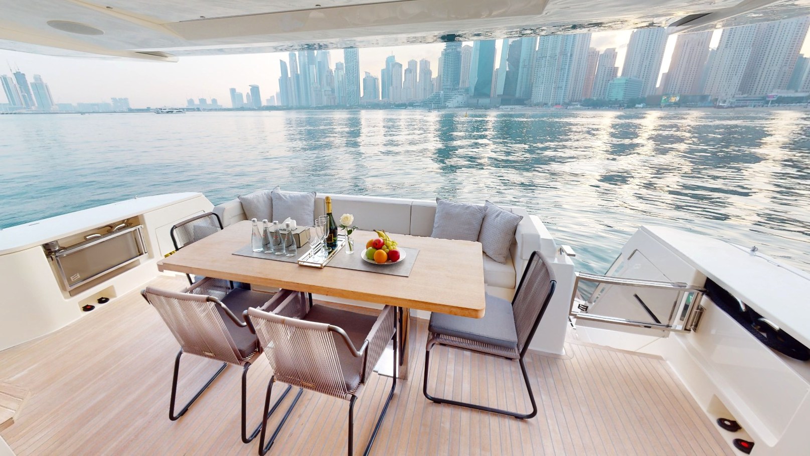 View 3: Ferretti 78 ft