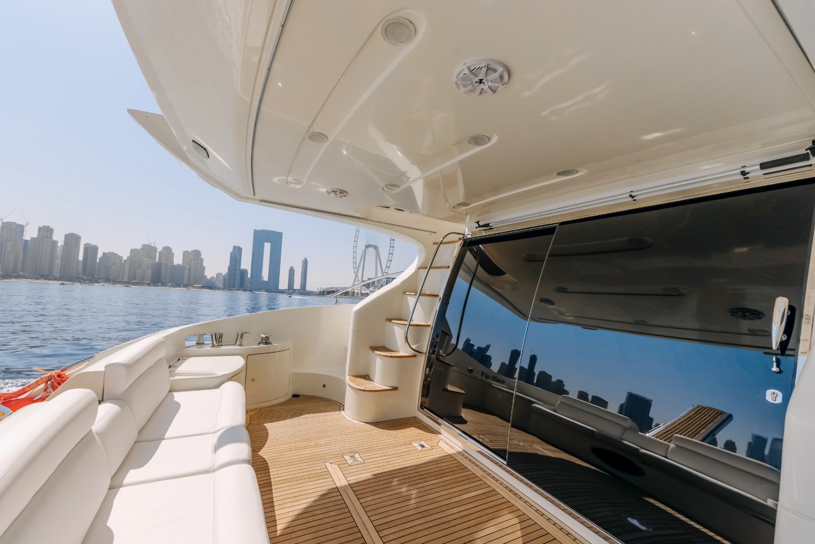 View 5: Azimut White Pearl