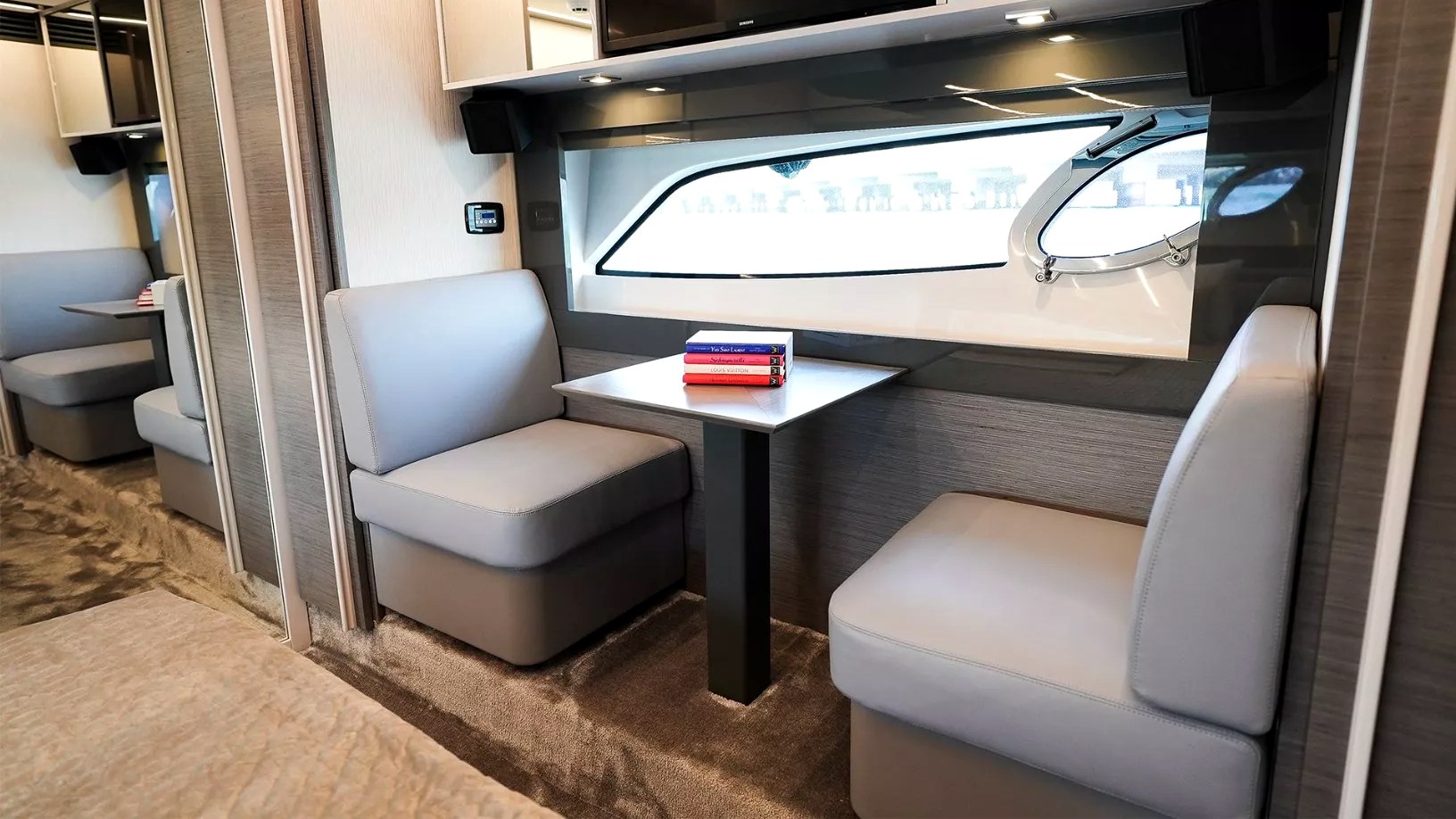 Aanzicht 2: Pershing 5X Shark Grey